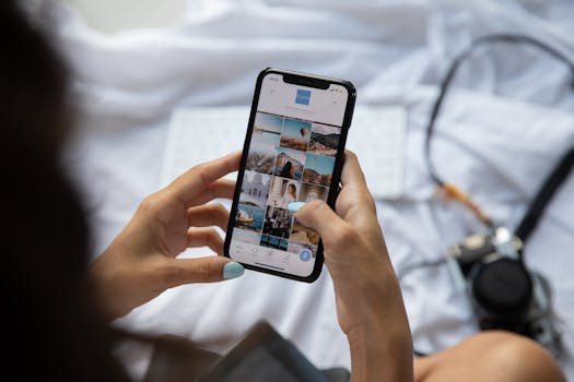 How Social Media Transforms Travel: Discover, Plan, and Experience